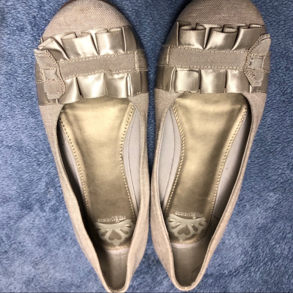 3/$20 Fergalicious Tan Flats
